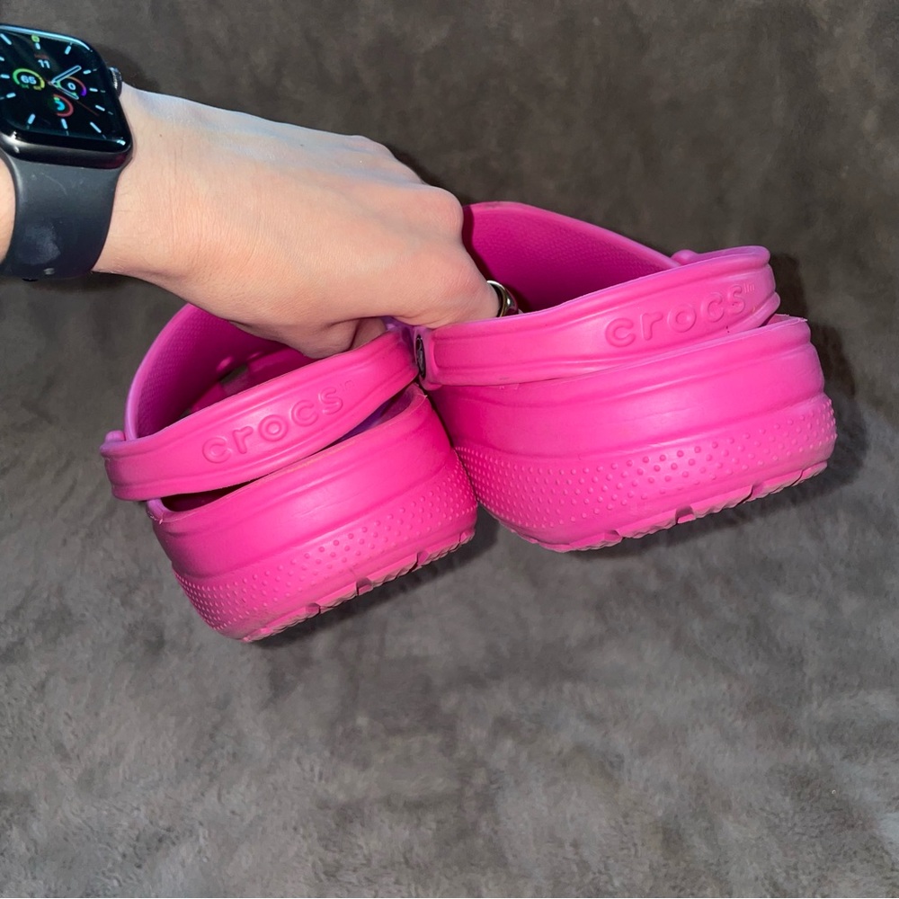 CROCS | Pink Flats with Breathable Design and Textured Soles - Picture 7 of 7